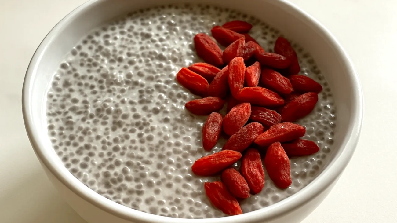 Pudding de graines de chia au lait d'amande et baies de goji"
