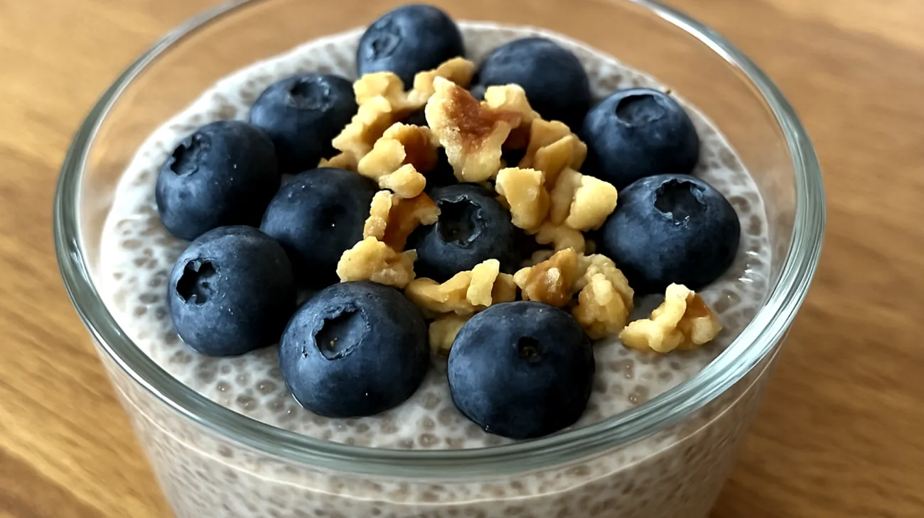 Pudding de graines de chia aux myrtilles et noix"