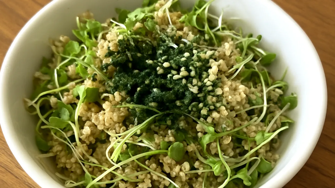Salade de quinoa germé aux graines de chanvre et spiruline"